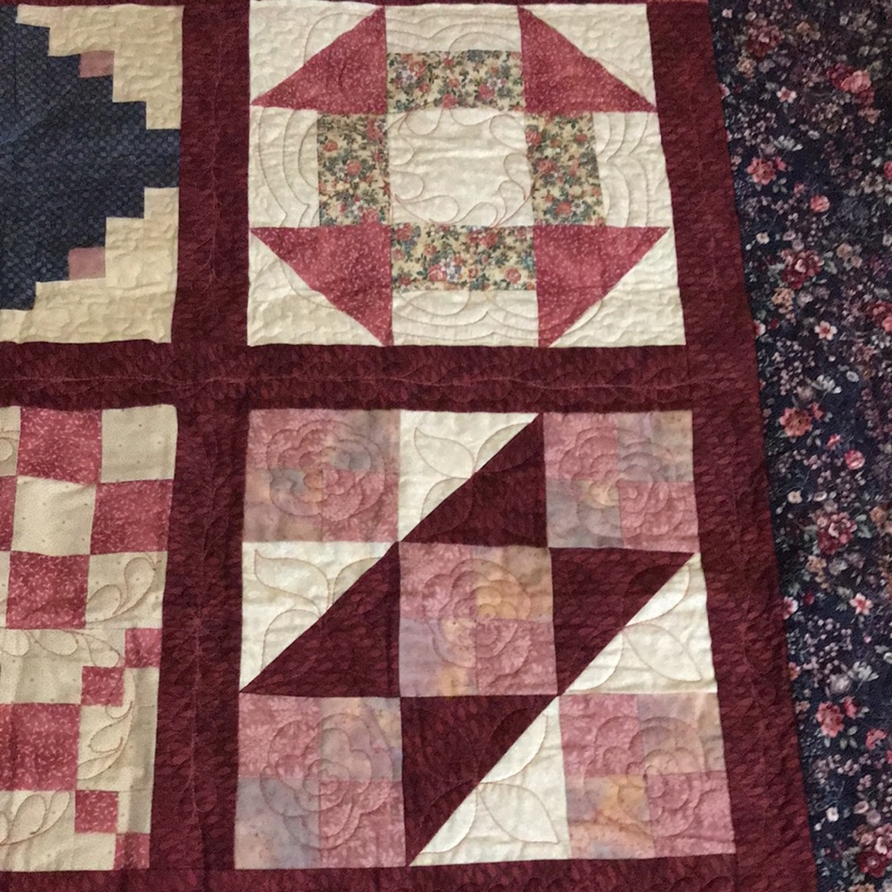- Beautiful HANDMADE LAP QUILT - Picture 8 of 11
